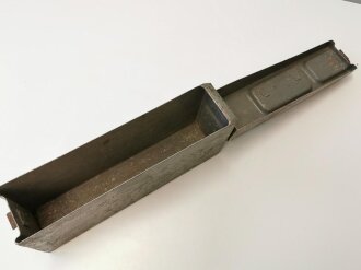 Gurtkasten aus Aluminium für MG34/42 der Wehrmacht datiert 1939, Originallack ?