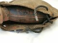 1. Weltkrieg Feldflasche mit Bezug aus Ersatzmaterial, dieser datiert 1918. Ungereinigtes Stück