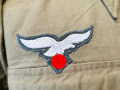 Luftwaffe, sandfarbenes Hemd für Mannschaften mit original vernähtem Brustadler, sehr guter Zustand