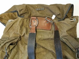 Rucksack für Gebirgstruppen der Wehrmacht. getragenes Stück mit Reichsbetriebsnummer