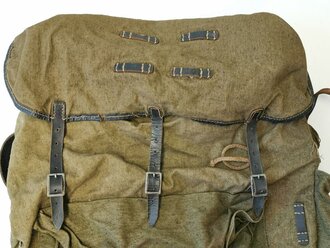 Rucksack für Gebirgstruppen der Wehrmacht. getragenes Stück mit Reichsbetriebsnummer