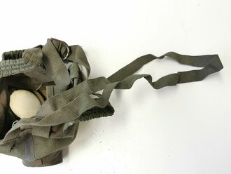 Tragebüchse Modell 1930  für die Gasmaske der Wehrmacht, mit Maske und Filter, ungereinigtes Set