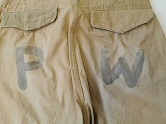 Luftwaffe, Tropenfeldbluse und Beintaschenhose eines in amerikanische Kriegsgefangenschaft geratenen Soldaten PW = Prisoner of war.