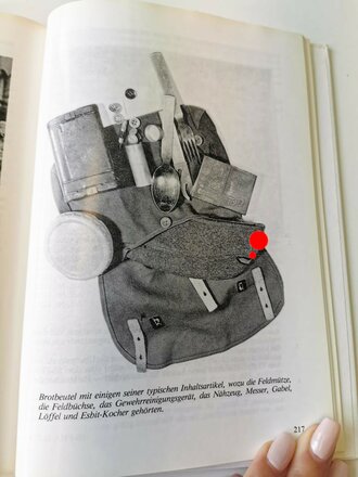 "Uniformen der Waffen-SS" - Bekleidung - Abzeichen - Ausrüstung - Ausstattung, 255 Seiten, gebraucht, DIN A5