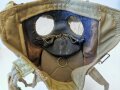 Frankreich 2. Weltkrieg, Gasmaske mit Filter in Bereitschaftsbüchse, diese original lackiert