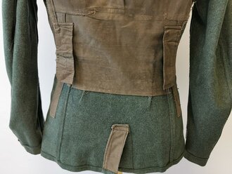 Heer, Feldbluse Modell 1936 für Mannschaften, die Kragenspiegel für Offiziere der Panzertruppe höchstwahrscheinlich original vernäht, der Brustadler  neuzeitlich vernäht. Stärker getragenes Stück