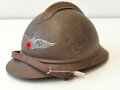 Luftschutz Stahlhelm , Französischer Adrianhelm, mit Abzeichen versehen, etwa 40% des Hakenkreuz erhalten