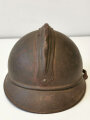 Luftschutz Stahlhelm , Französischer Adrianhelm, mit Abzeichen versehen, etwa 40% des Hakenkreuz erhalten