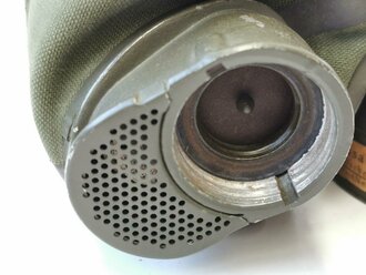Luftschutz Gasmaske in Dose "Auer" Originallack, zusammengehörig, guter Zustand, im Deckelfach ein mir unbekannter Einsatz der Dräger Werke