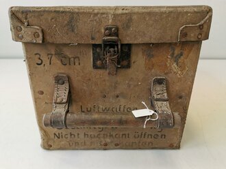Transportkasten aus Presspappe für 3,7cm Luftwaffen Munition. Ungereinigt