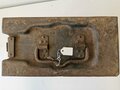 Transportkasten aus Metall Wehrmacht, für 2 Stück 20mm Flak Magazine, Originallack, ungereinigtes Stück, Deckelscharnier verzogen, Schliesst nicht richtig