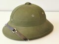 North Vietnamese Army / Viet Cong sun helmet, Vietnam war era, very good condition