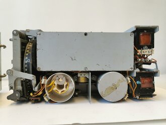 Luftwaffe / Kriegsmarine Empfänger E382bf, Bauart Telefunken. Originallack, Funktion nicht geprüft. Verbindungskabel Luftwaffe Fl 27651