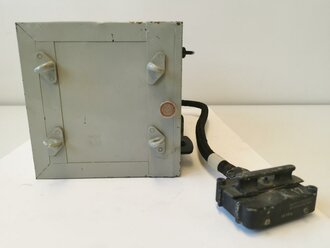 Luftwaffe / Kriegsmarine Empfänger E382bf, Bauart Telefunken. Originallack, Funktion nicht geprüft. Verbindungskabel Luftwaffe Fl 27651