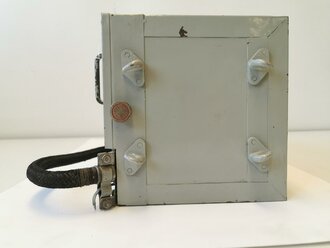 Luftwaffe / Kriegsmarine Empfänger E382bf, Bauart Telefunken. Originallack, Funktion nicht geprüft. Verbindungskabel Luftwaffe Fl 27651