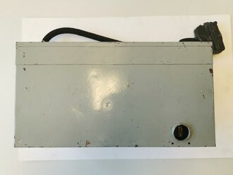 Luftwaffe / Kriegsmarine Empfänger E382bf, Bauart Telefunken. Originallack, Funktion nicht geprüft. Verbindungskabel Luftwaffe Fl 27651