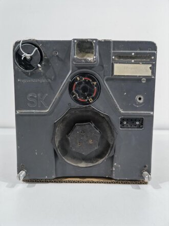 Luftwaffe Funk-Sender S10K , Ln 26965 zur FuG10 Funk-Anlage . Originallack , Funktion nicht geprüft. Gehäuseschalter oben links neuzeitliche Fertigung