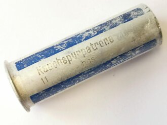 Rauchspurpatrone blau, Abgeschossene, leere Aluminiumhülse datiert 1943