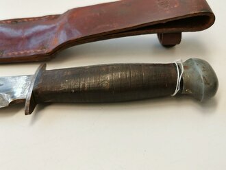 U.S. WWII "PAL" fighting knife RH36 with leather scabbard