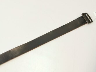 III.Reich, Zweidornkoppel für Offiziere, schwarzes Leder mit Reichsbetriebsnummer, Gesamtlänge 102cm