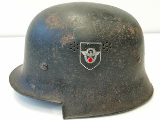 Stahlhelm Polizei III.Reich. Schwarzer Originallack, beide Embleme vollständig, ungereinigtes Stück in gutem Zustand