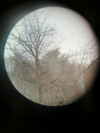 Dienstglas Wehrmacht, Vereinnahmtes oder in der Besatzungszeit hergestelltes 6x24 Doppelfernrohr von Huet Paris. Klare Durchsicht, Strichplatte deutlich