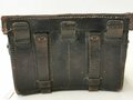 Tasche für Signalpatronen zur Leuchtpistole 42 der Reichswehr und frühen Wehrmacht. Getragenes Stück, guter Zustand, datiert 1937