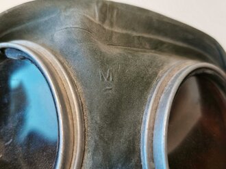 Volksgasmaske 37 in relativ schwerer Bereitschaftsbüchse aus lackiertem Zinkblech