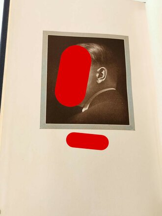"Mein Kampf" Jubiläumsausgabe anlässlich des 50. Geburtstages Adolf Hitlers. Sehr guter Zustand, im Schuber