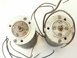 Luftwaffe, 2 Stück Motor Gerät Nr 19-5736 A-1, Funktion nicht geprüft