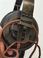 Doppelfernhörer b datiert 1943 (Ausführung für Fahrzeuge )die linke Gummimuschel weich, die rechte trocken und defekt