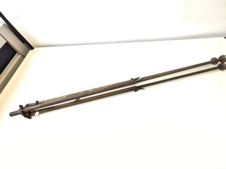 Dreibein für Maschinengewehr der Wehrmacht zur Fliegerabwehr. Reste des sandfarbenen Originallack, gängig