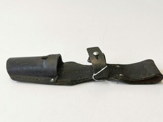 Koppelschuh zum Seitengewehr M84/98 für K98 der Wehrmacht. getragenes Stück, Leder angetrocknet