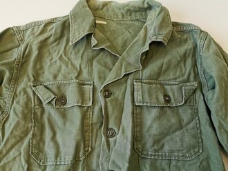 U.S. 1960´s dated Utility Shirt 1st Pattern. Insignia original sewn. This is the type shirt the used early in the Vietnam war