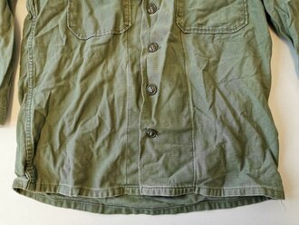 U.S. 1960´s dated Utility Shirt 1st Pattern. Insignia original sewn. This is the type shirt the used early in the Vietnam war