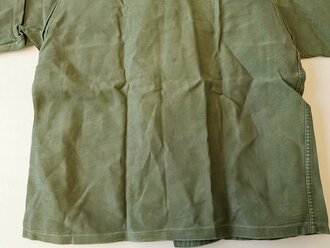 U.S. Air Force 1960´s Utility Shirt 1st Pattern. Insignia original sewn. This is the type shirt the used early in the Vietnam war