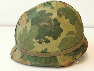 U.S. post war steel helmet , Mitchell cover, rear seam...
