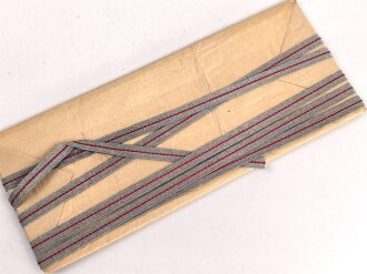 Deutsches Rotes Kreuz DRK, Auszeichnungsborte Metallfaden silbern mit rotem Durchzug. Breite 8mm. Sie erhalten je 10cm von der Rolle abgeschnitten. Das letzte Foto zeigt die Kombinationen für die Dienstjahre. Siehe auch Artikelnummer 56893, 56892, 144658