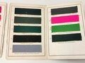 Wehrmacht, Farbkarte für Besatztuche aus dem Bestand einer Uniformtuchgroßhandlung, mittig gerissen