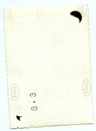 Aufnahme eines Angehörigen des Heeres in einer MG Stellung mit Handgranate und Spaten, Maße 6 x 9cm