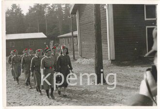 Gruppenaufnahme von Finnischen Wehrmachtshelferinnen,  Maße 6 x 9cm