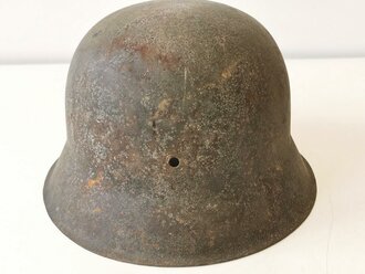 Stahlhelmglocke Wehrmacht Modell 1942, Originallack, ungereinigtes Stück