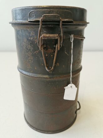 Reichswehr, Gasmaske in Bereitschaftsbüchse. Kammermäßig modifizierte Stücke aus dem 1. Weltkrieg in gutem Zustand