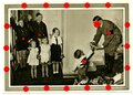 Ansichtskarte "Adolf Hitler mit Kindern"