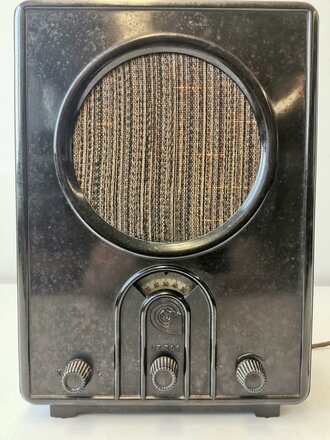 Volksempfänger VE301w, Hersteller Körting Radio. Ungereinigtes Stück in gutem Zustand, Funktion nicht geprüft