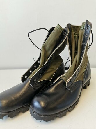 U.S. 1968 dated Tropical Combat boots, unissued, size 9N