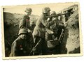 Aufnahme einer MG stellung der Gebirgstruppe, mit MG34 ,MP40 und Tarnstahlhelmen