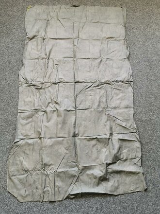 Wehrmacht, 1 Stück gummierter Stoff in Sumpftarnung, Maße 95  x 220cm