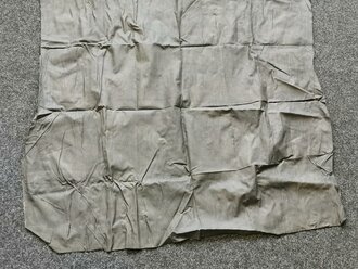 Wehrmacht, 1 Stück gummierter Stoff in Sumpftarnung, Maße 95  x 220cm