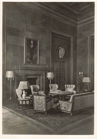 Ansichtskarte "Arbeitszimmer des Führers, Sitzplatz am Kamin"